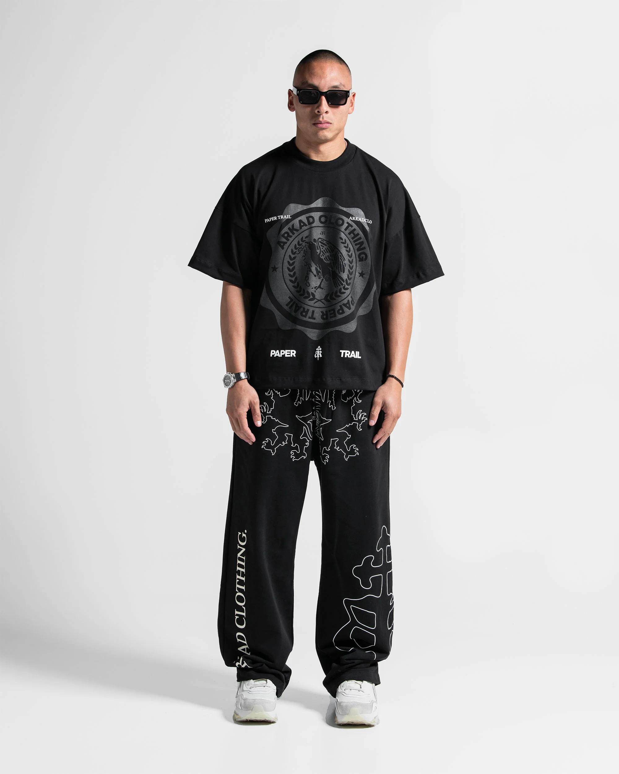 Boxy Fit Tshirt Negra Paper Trail - Image 5