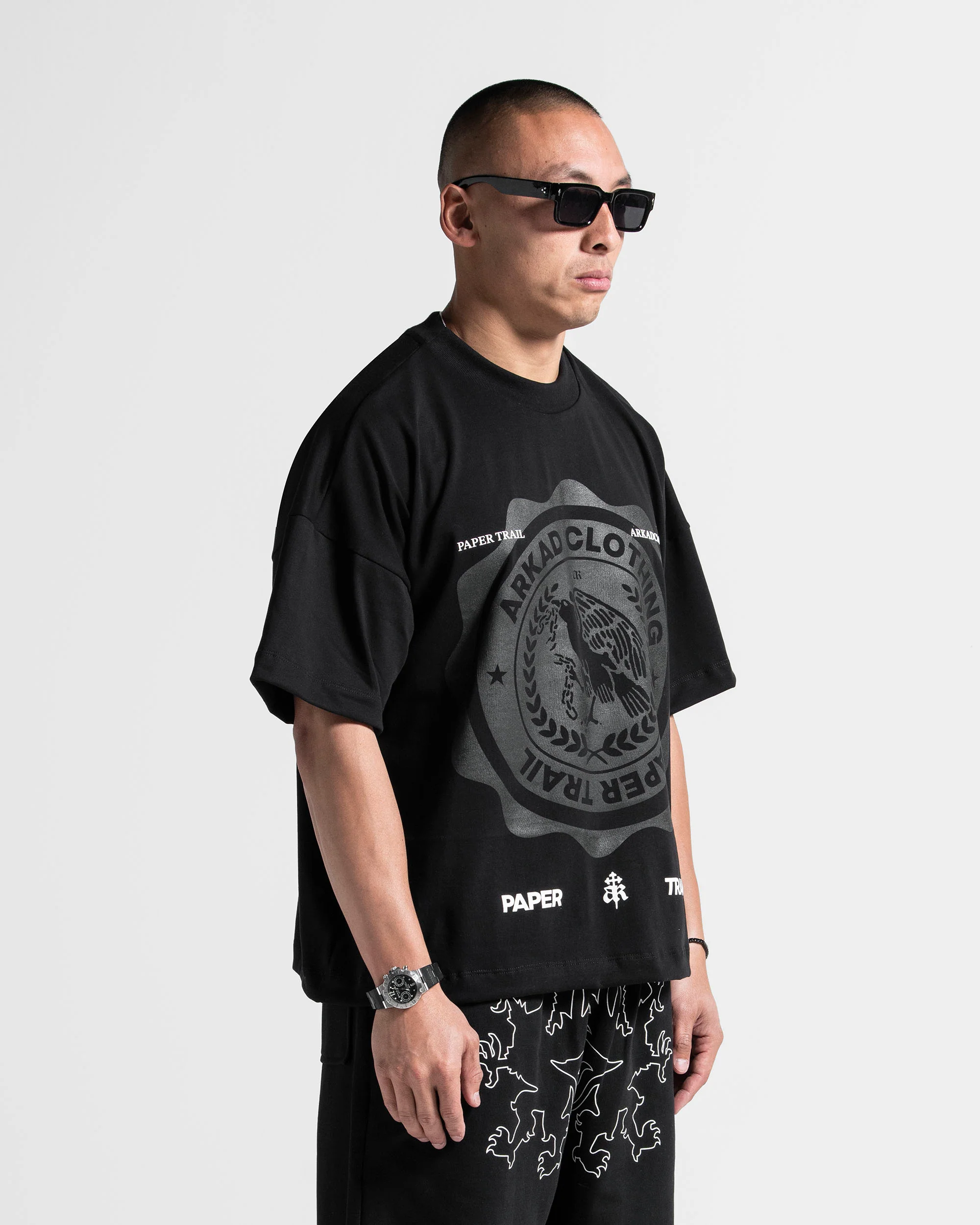 Boxy Fit Tshirt Negra Paper Trail - Image 6