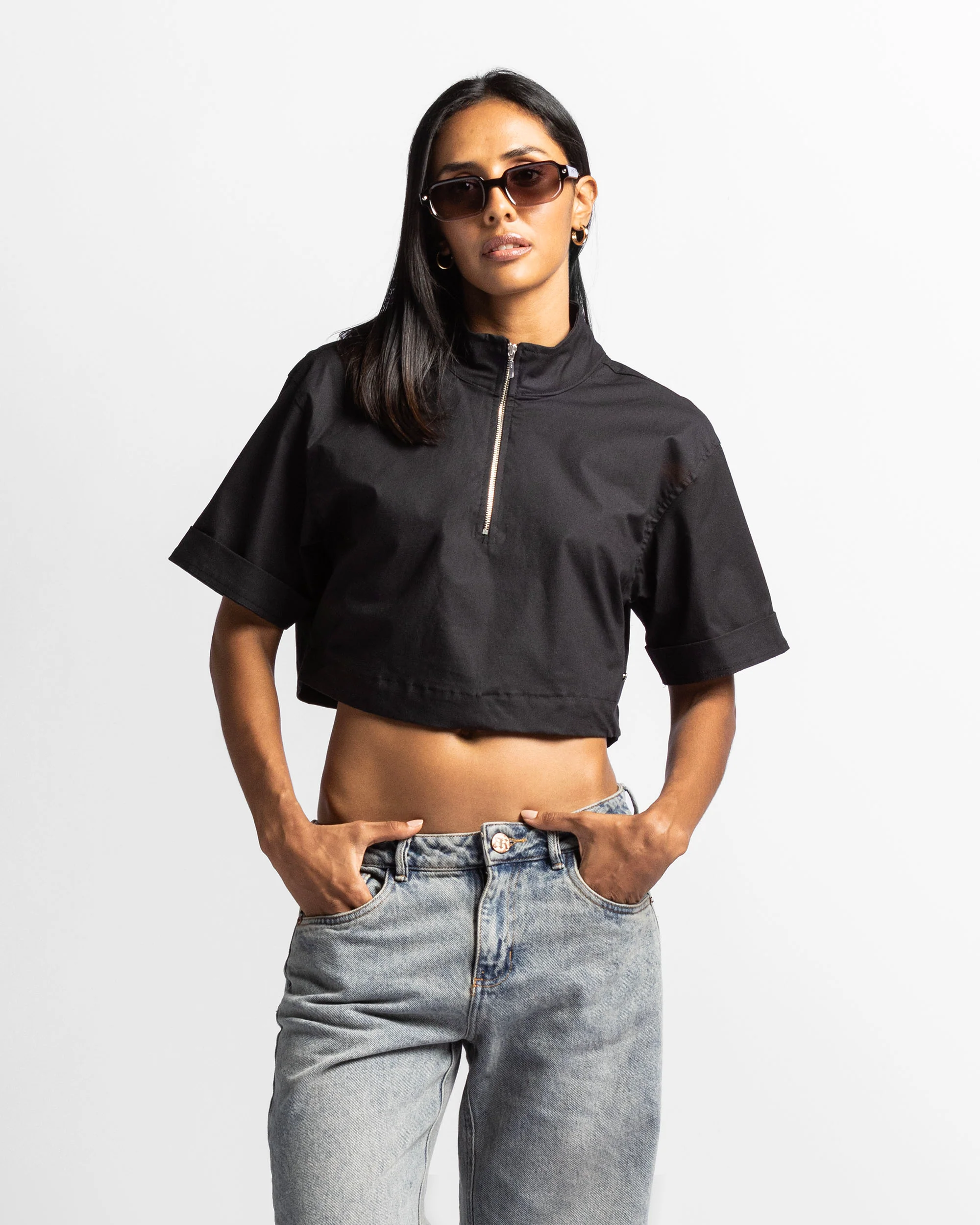 Crop Shirt Cuello Alto Cierre