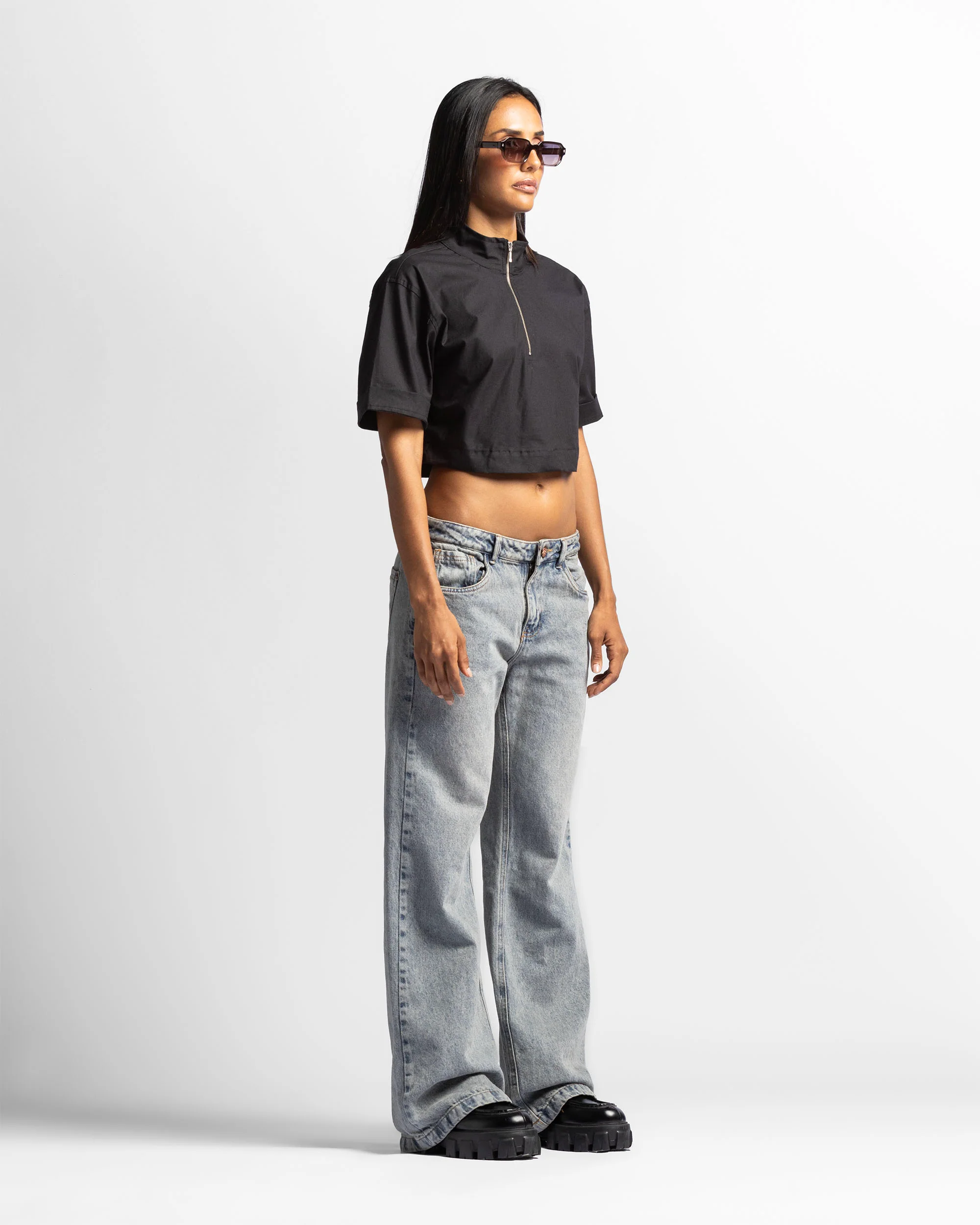 Crop Shirt Cuello Alto Cierre - Image 2