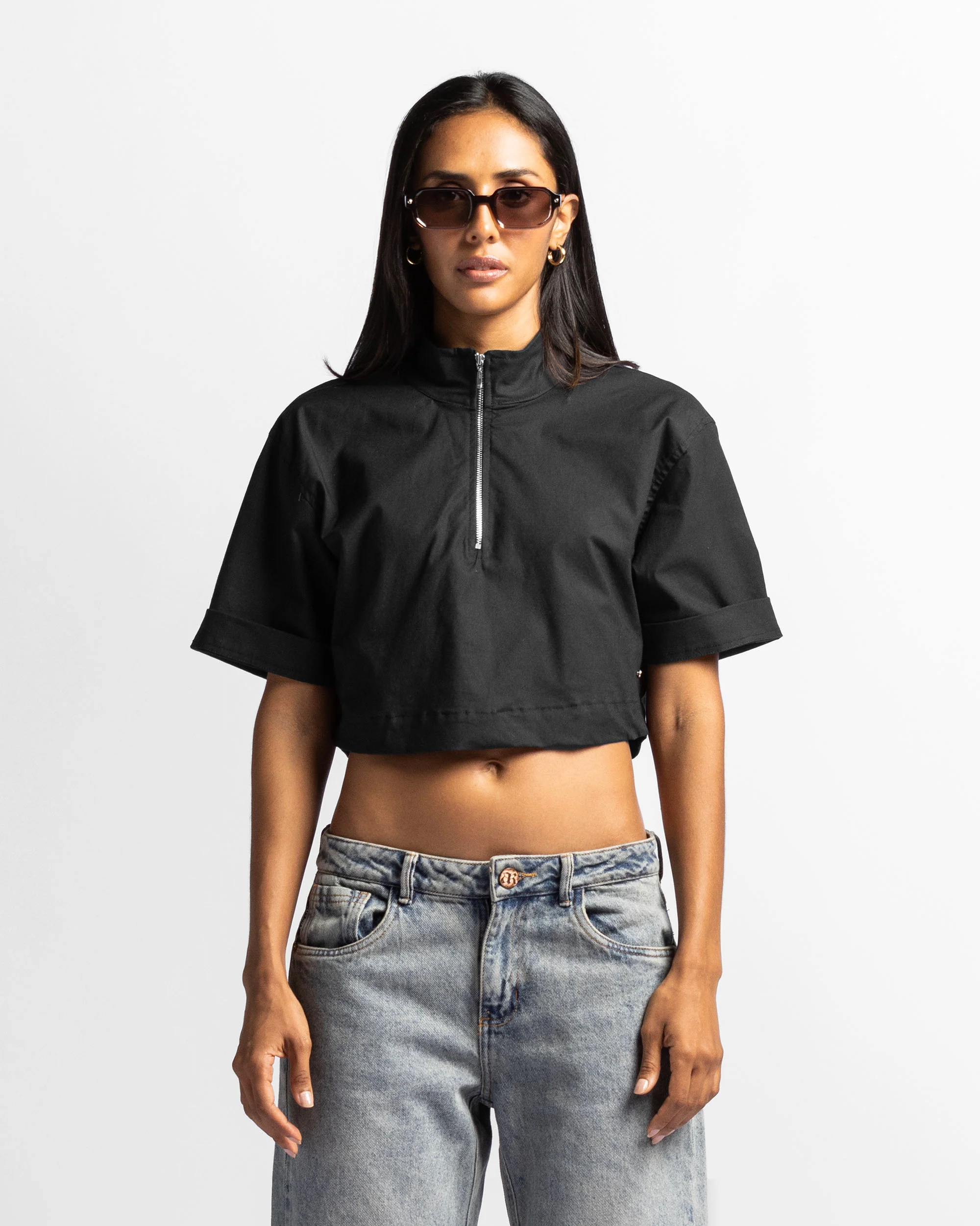Crop Shirt Cuello Alto Cierre - Image 3