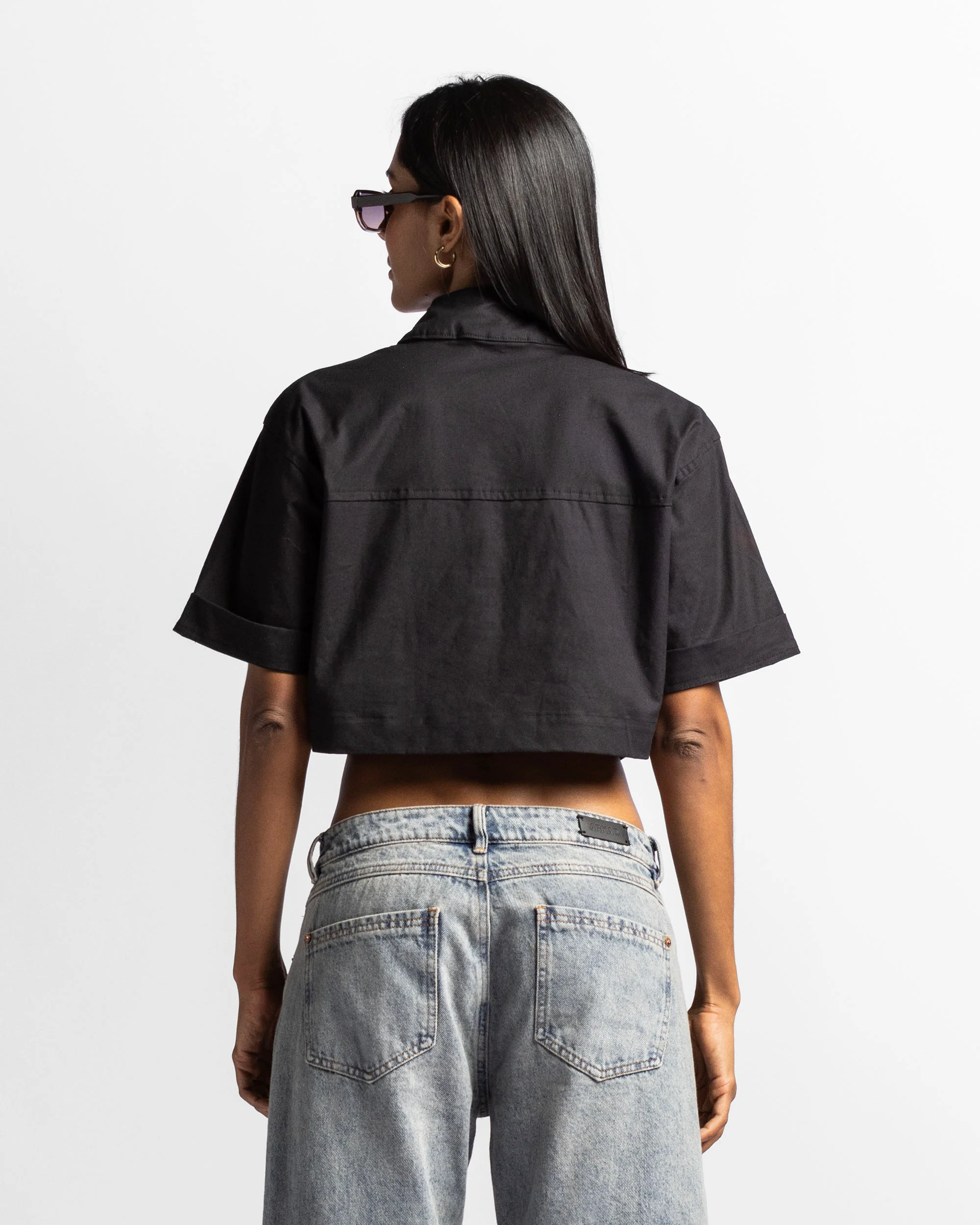 Crop Shirt Cuello Alto Cierre - Image 4