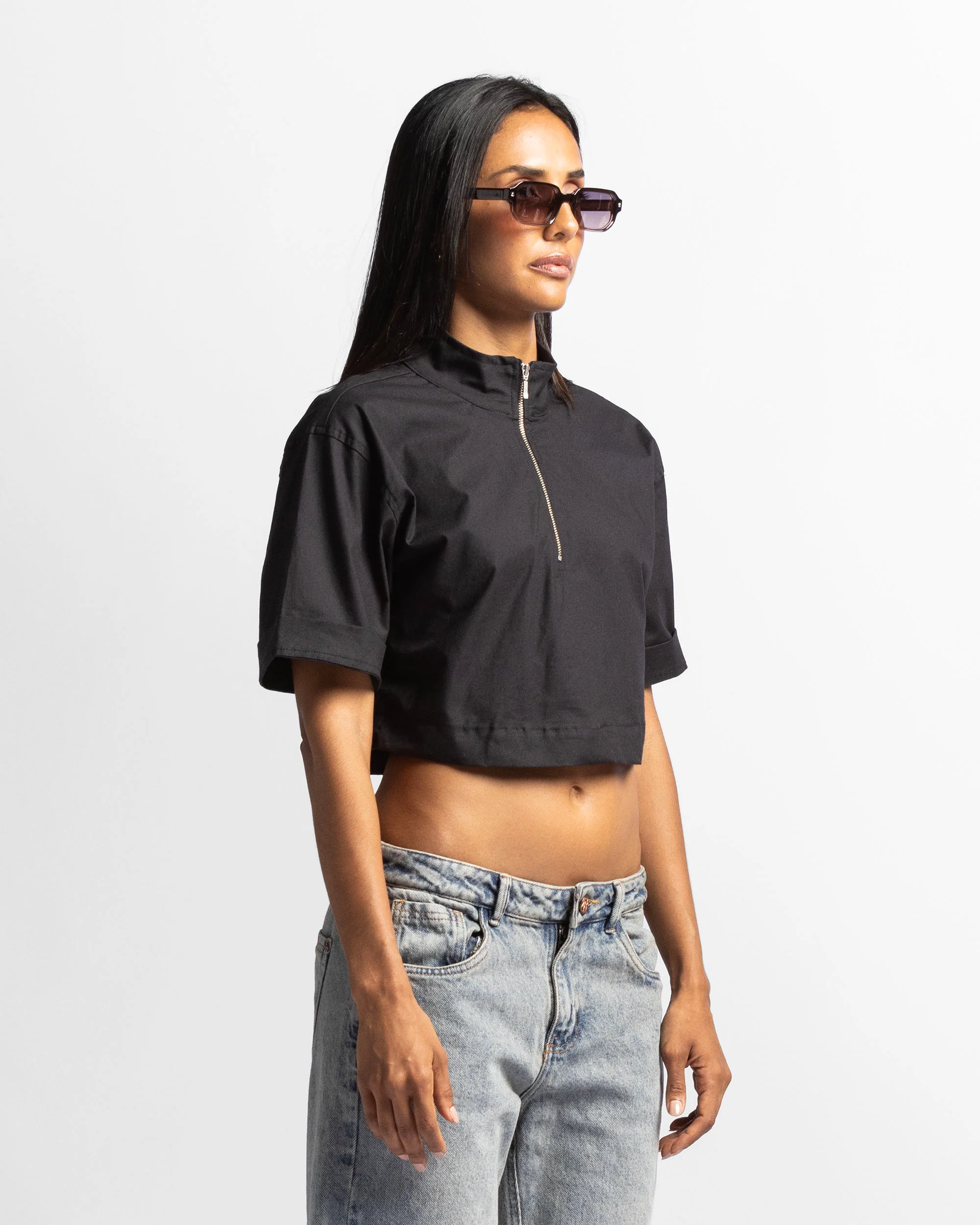 Crop Shirt Cuello Alto Cierre - Image 5