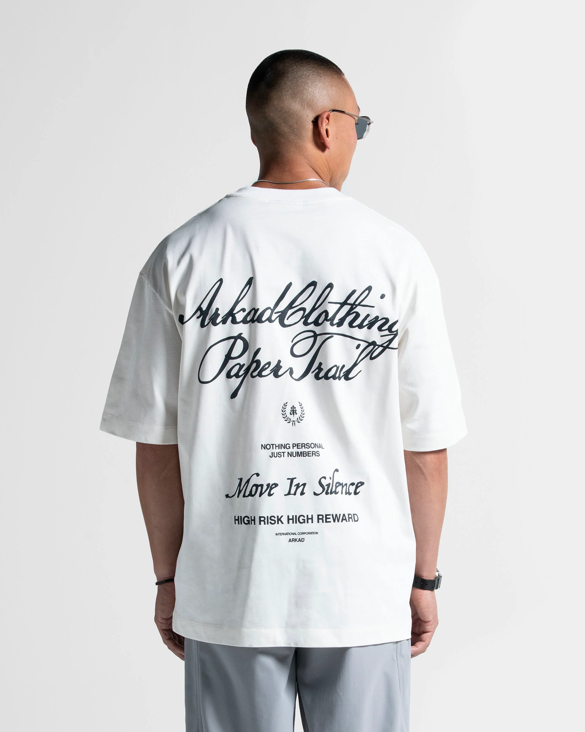 Tshirt Oversize Blanca Texto Azul - Image 2