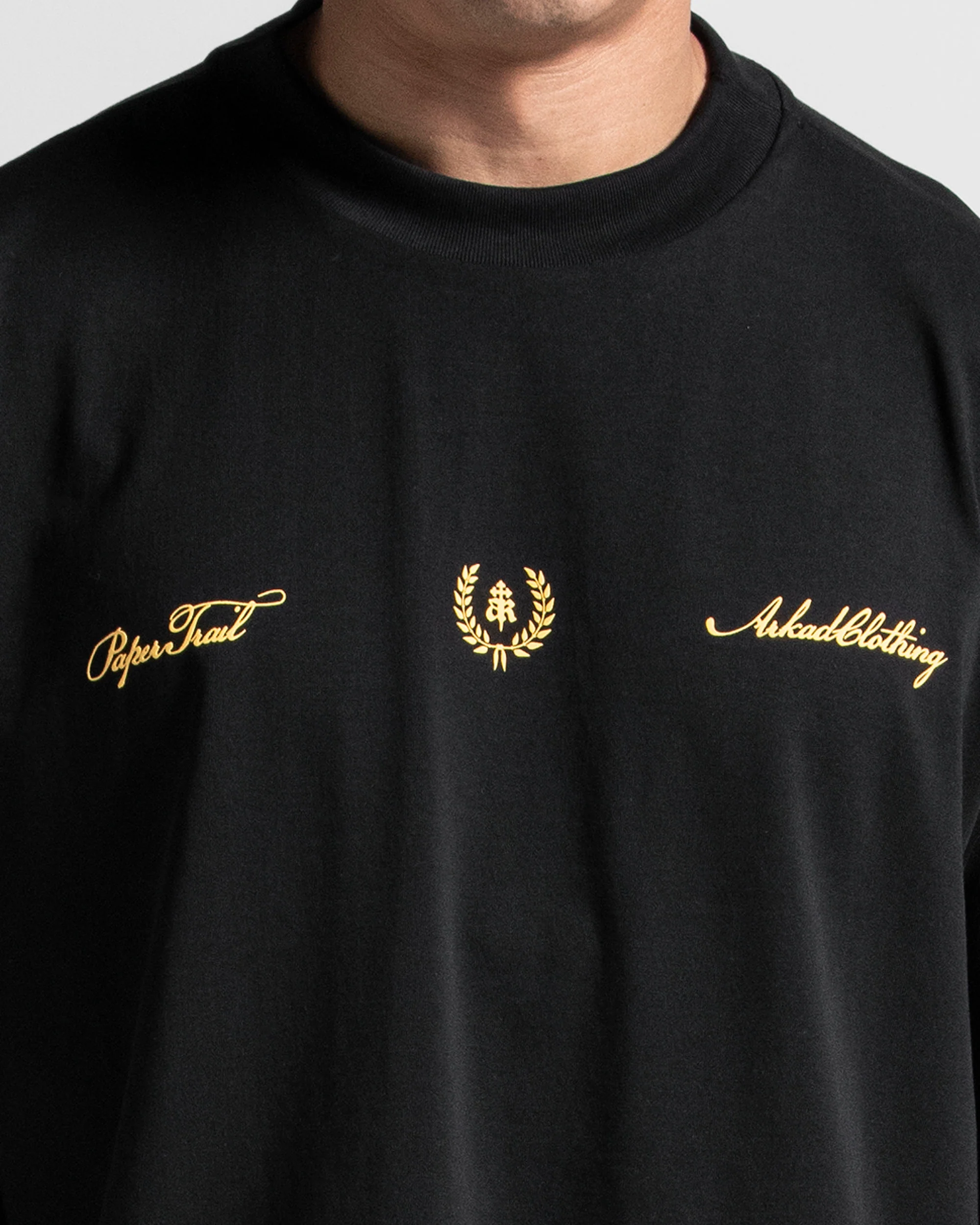 Tshirt Oversize Negra Paper Trail - Image 5