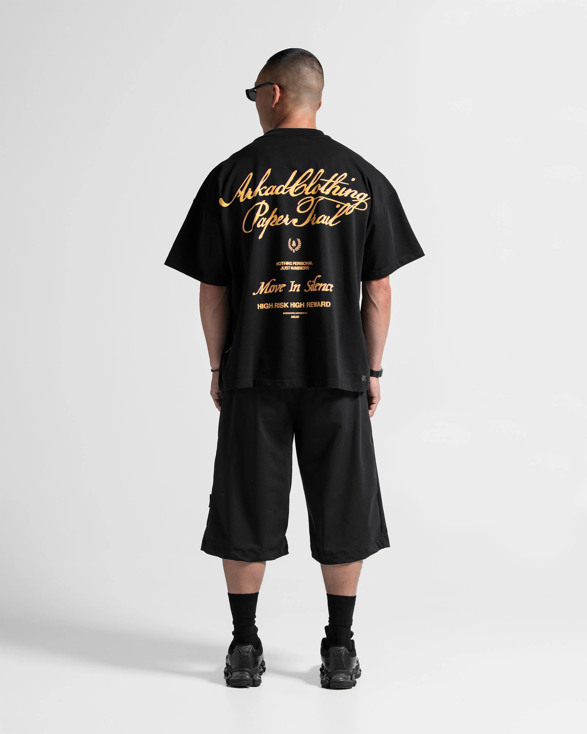 Tshirt Oversize Negra Paper Trail - Image 8