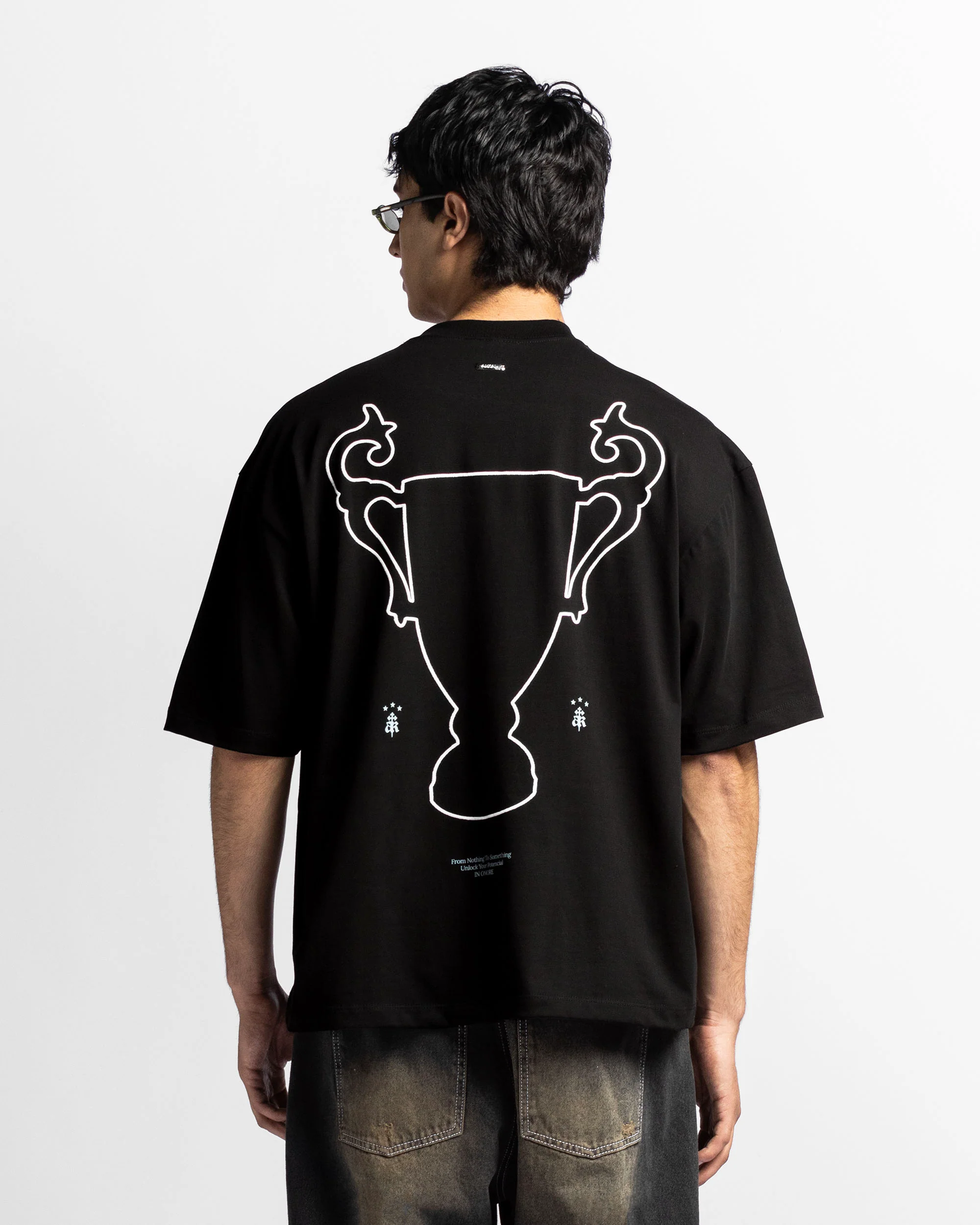 Tshirt Oversize Negra Trophy - Image 3