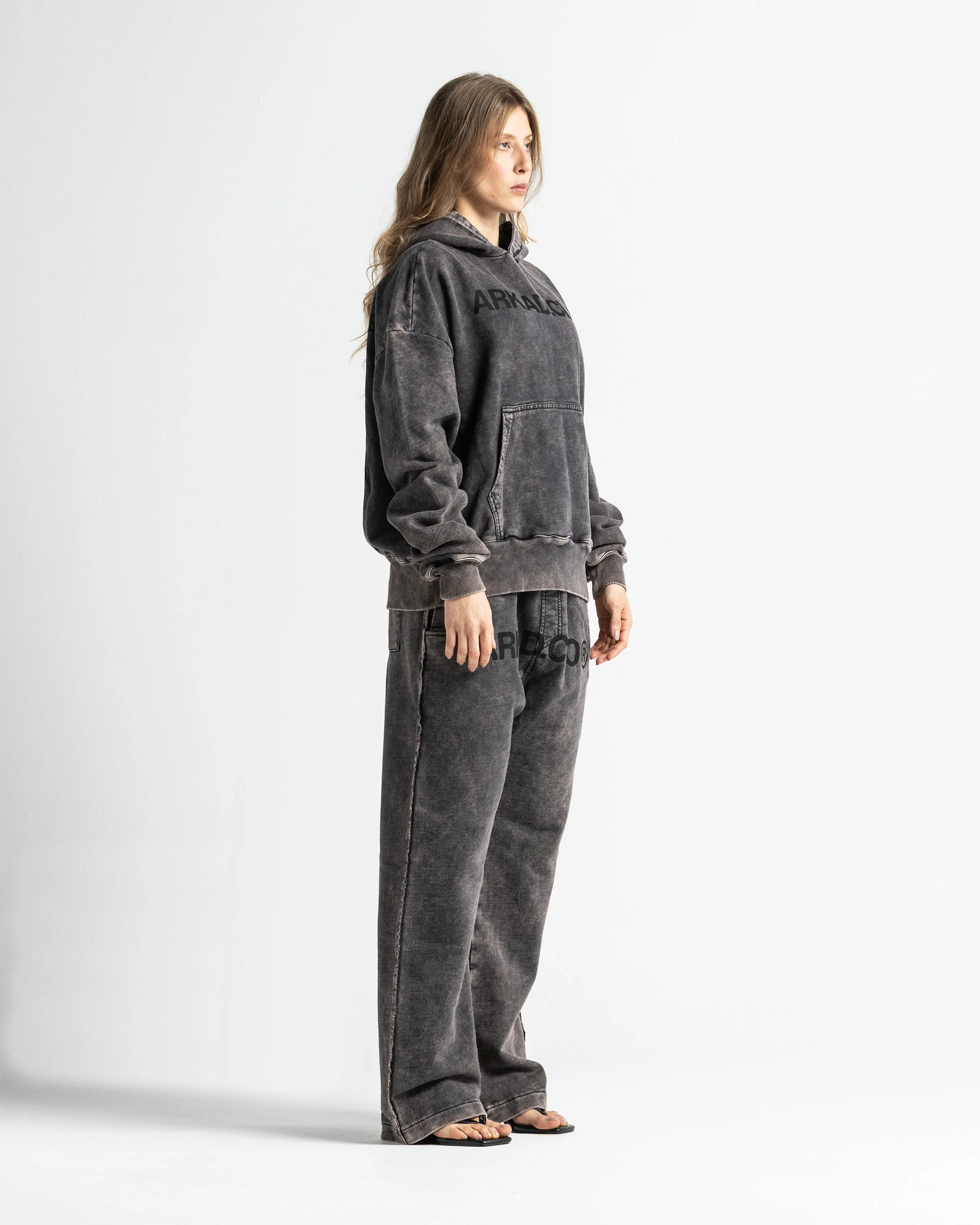 Washed Hoodie Family Negro - Unisex - Image 10