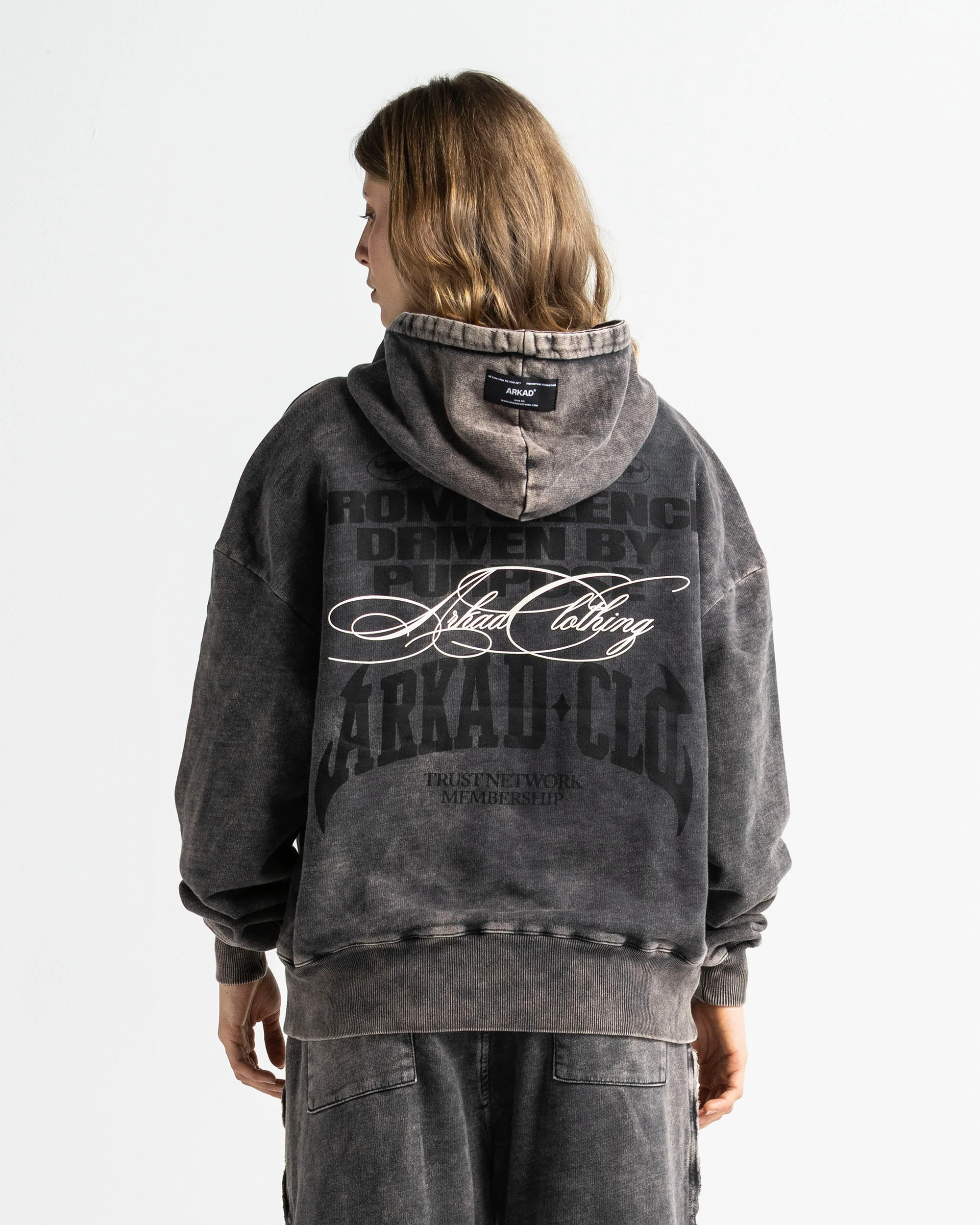 Washed Hoodie Family Negro - Unisex - Image 3