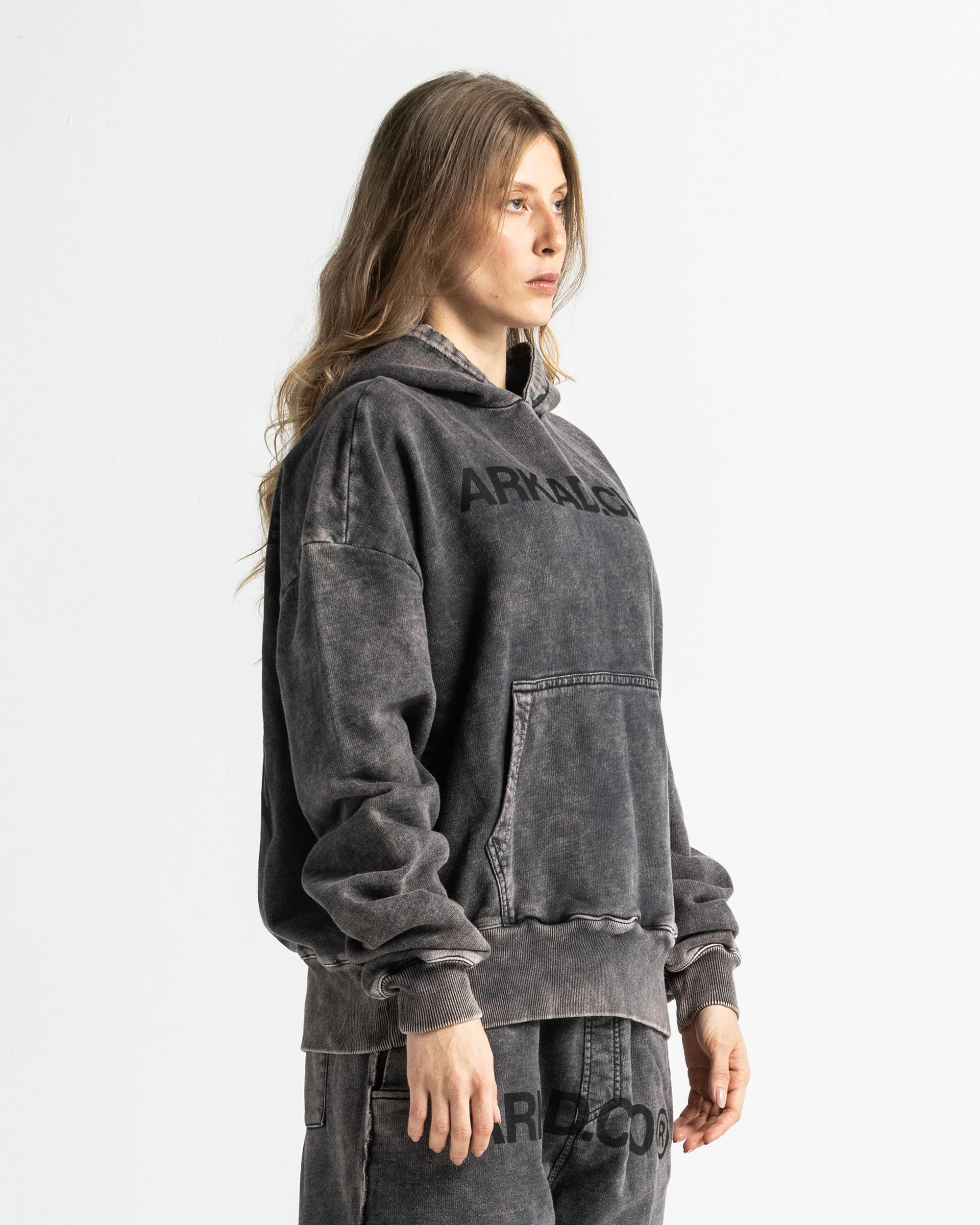 Washed Hoodie Family Negro - Unisex - Image 4