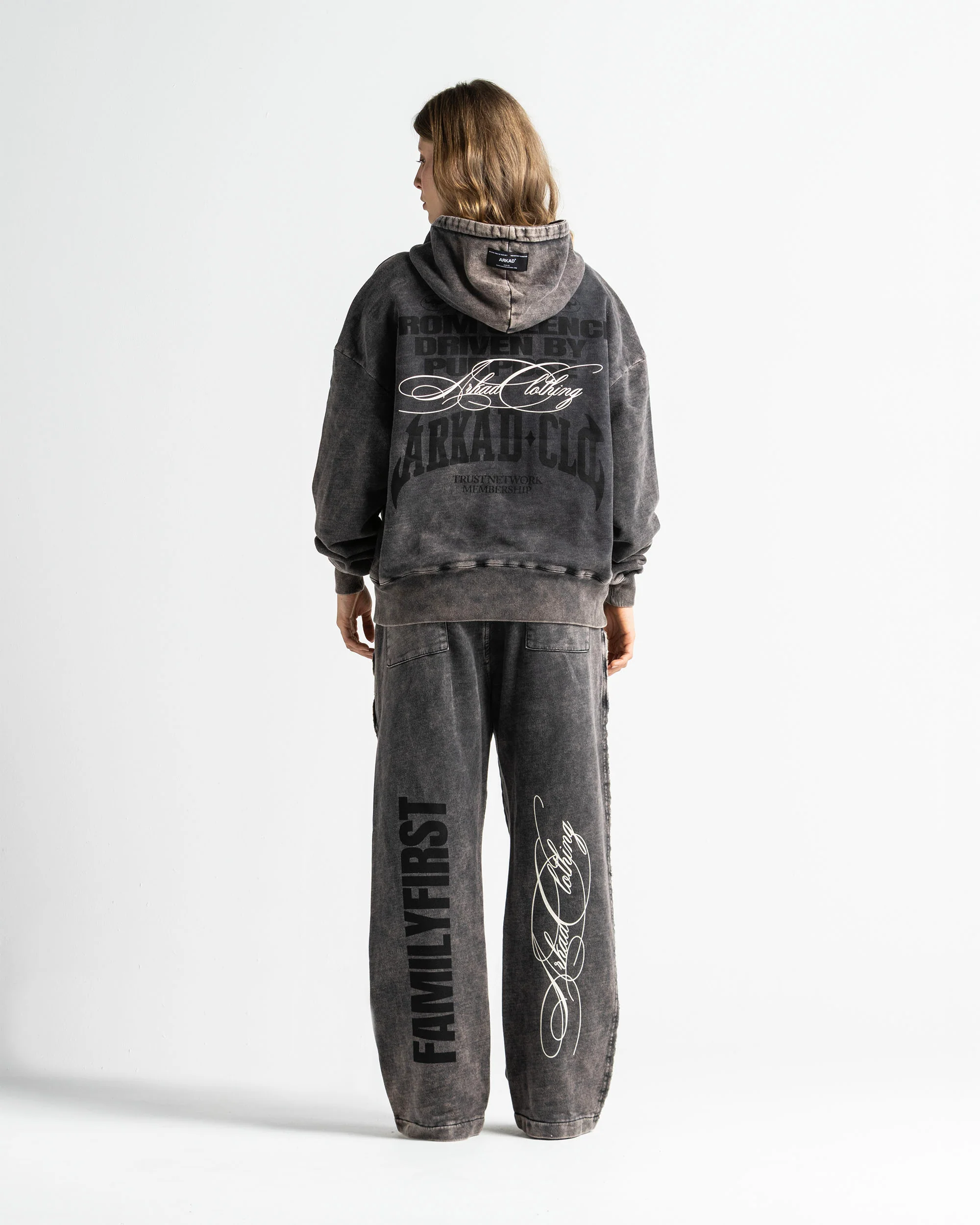 Washed Hoodie Family Negro - Unisex - Image 5