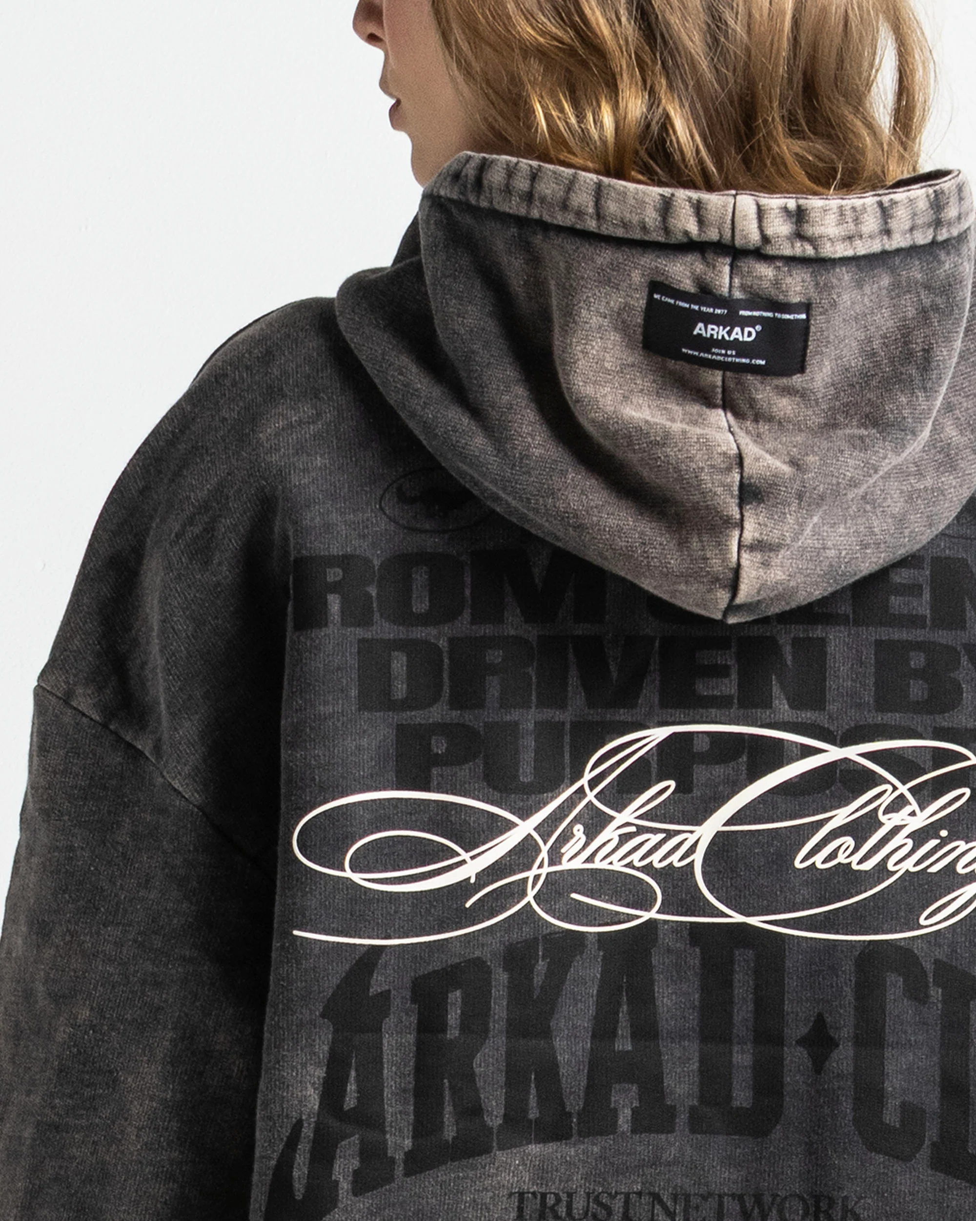 Washed Hoodie Family Negro - Unisex - Image 6