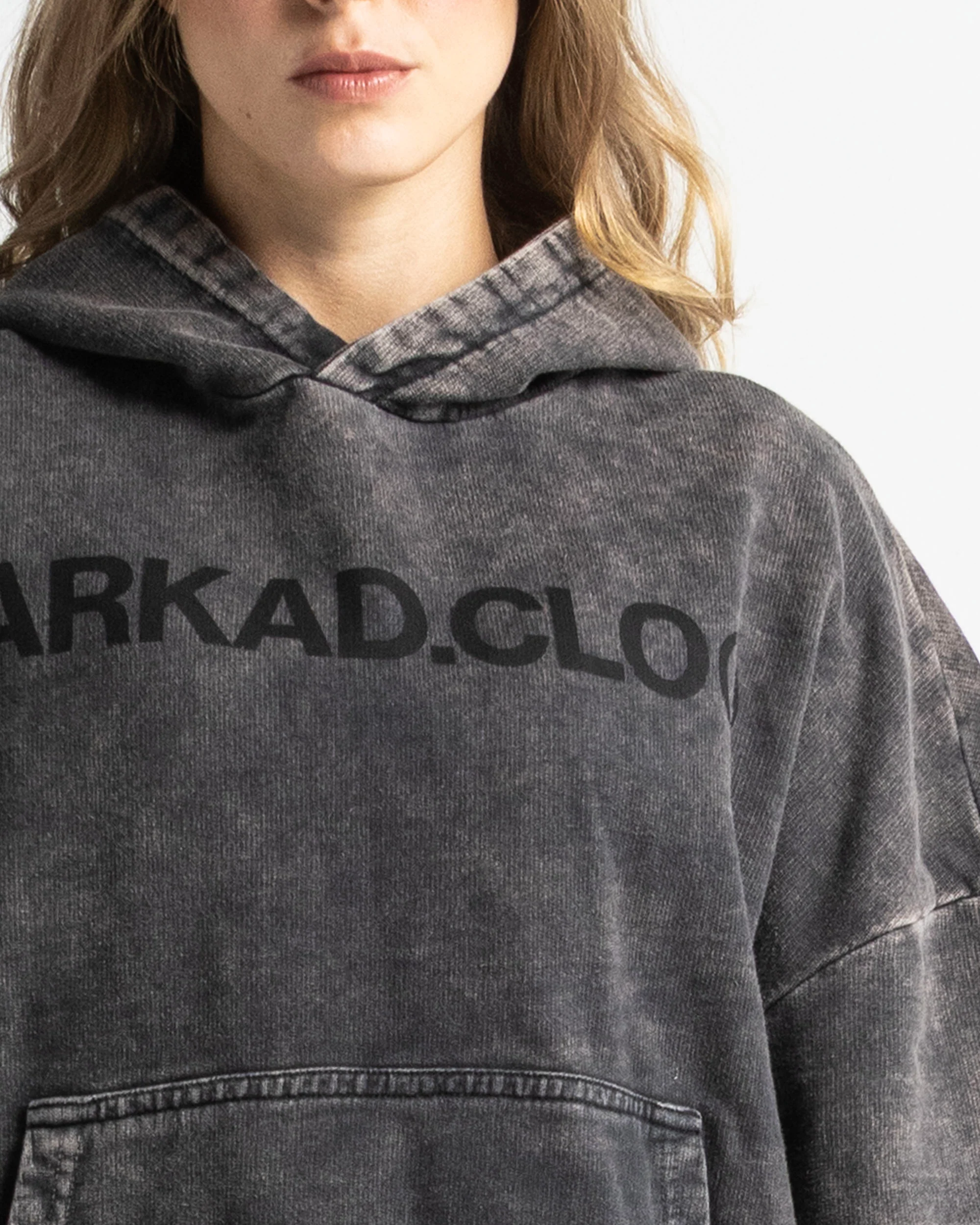 Washed Hoodie Family Negro - Unisex - Image 7