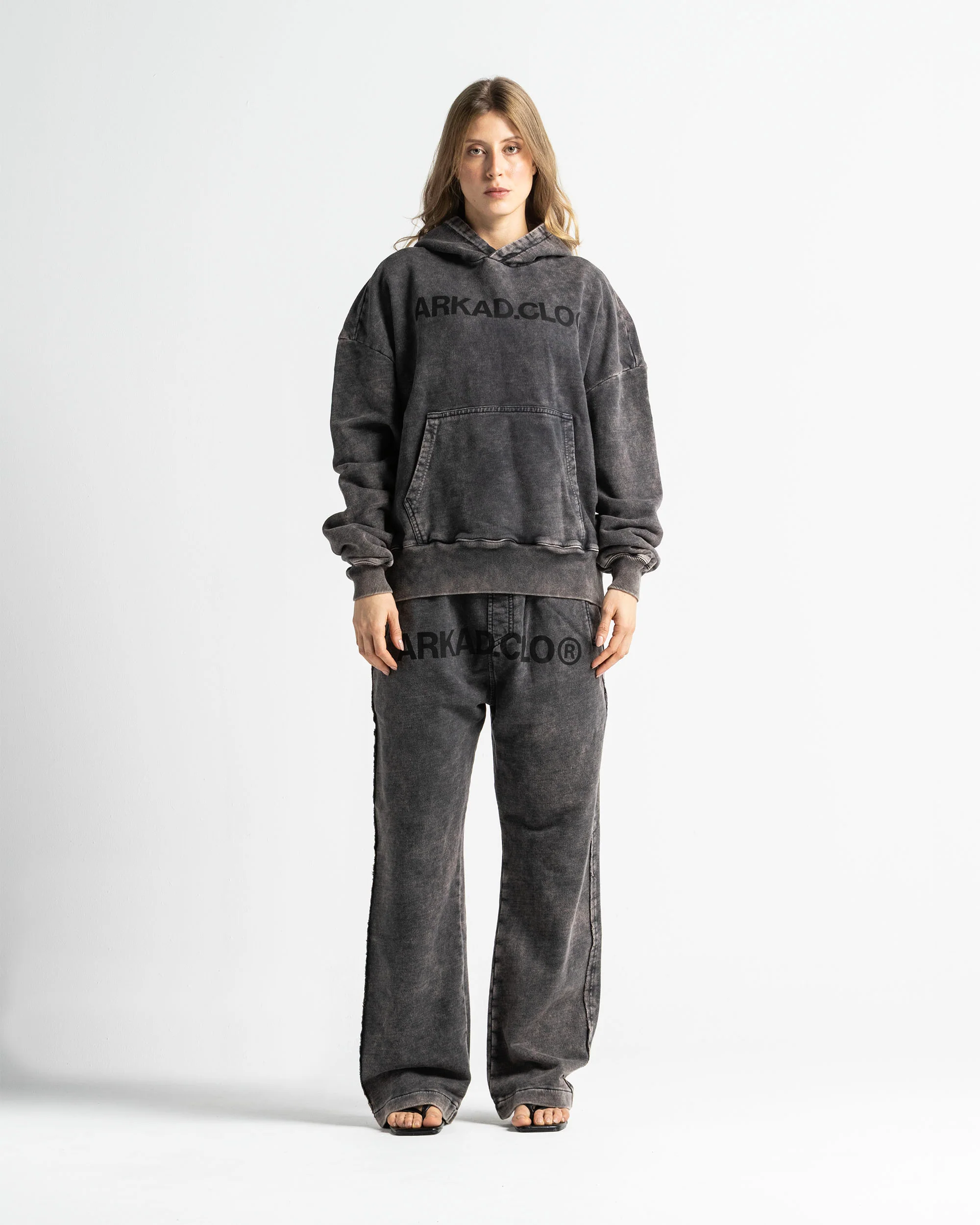 Washed Hoodie Family Negro - Unisex - Image 9