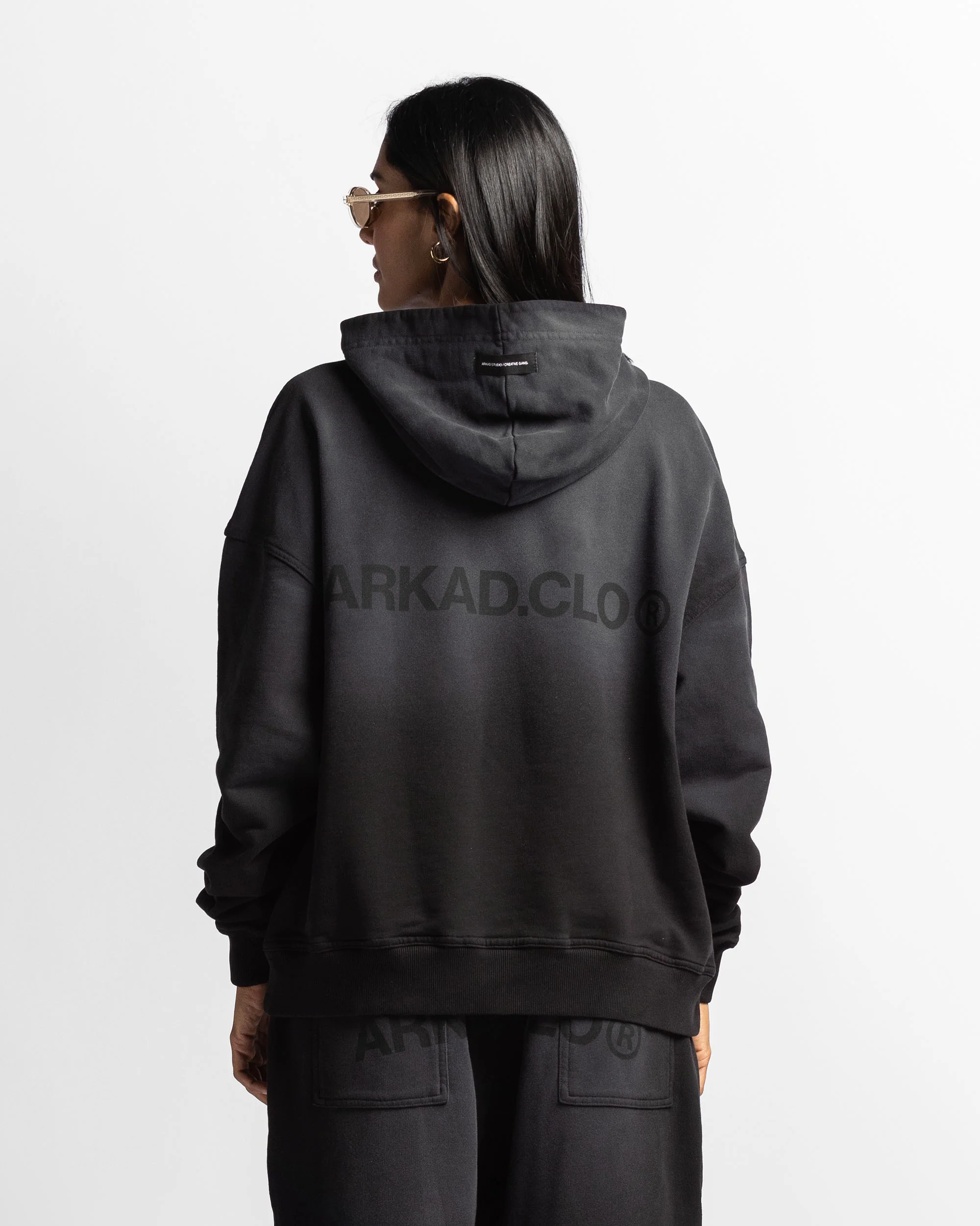 Washed Hoodie Negro Remaches - Unisex - Image 3