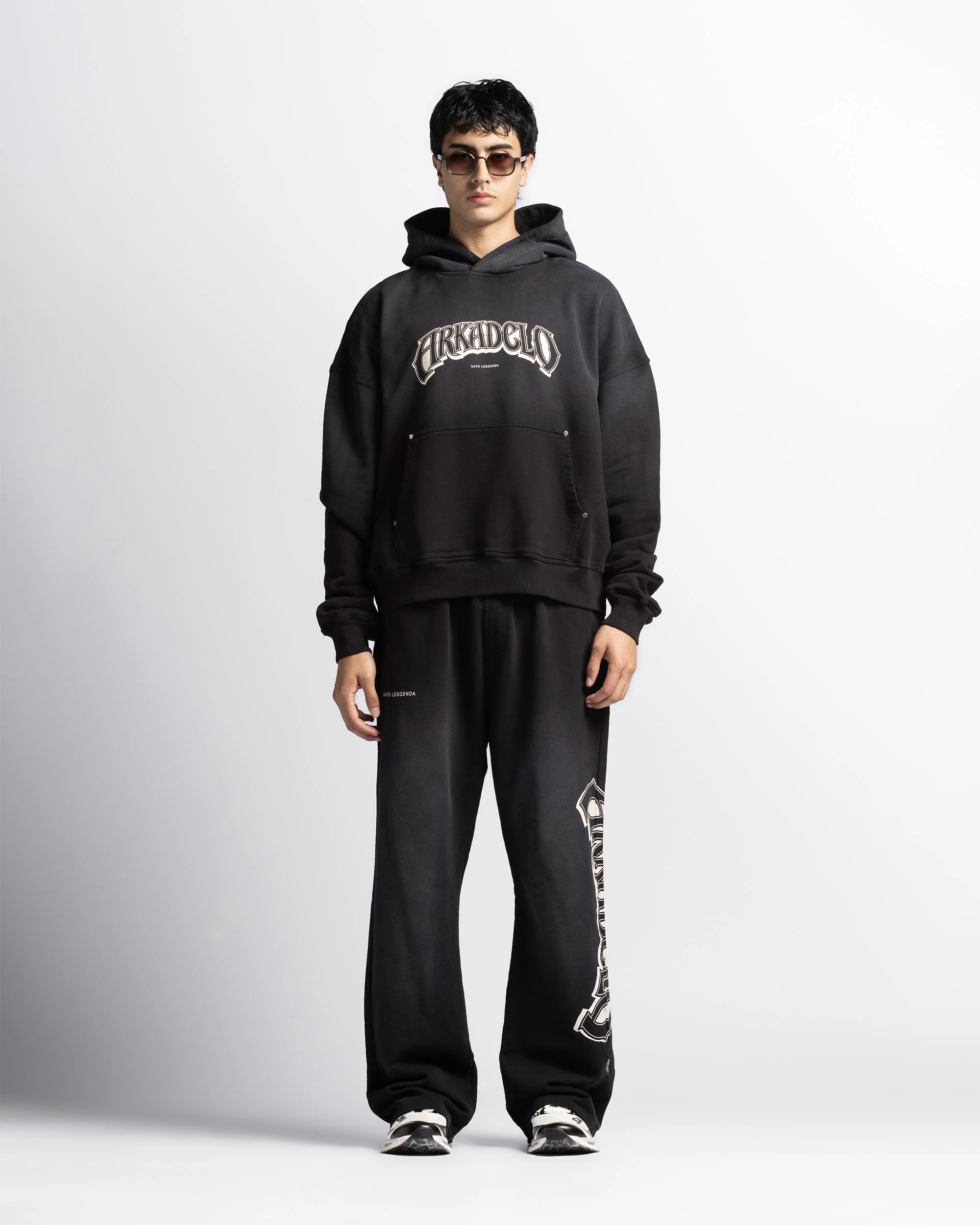Washed Hoodie Negro Remaches - Image 10