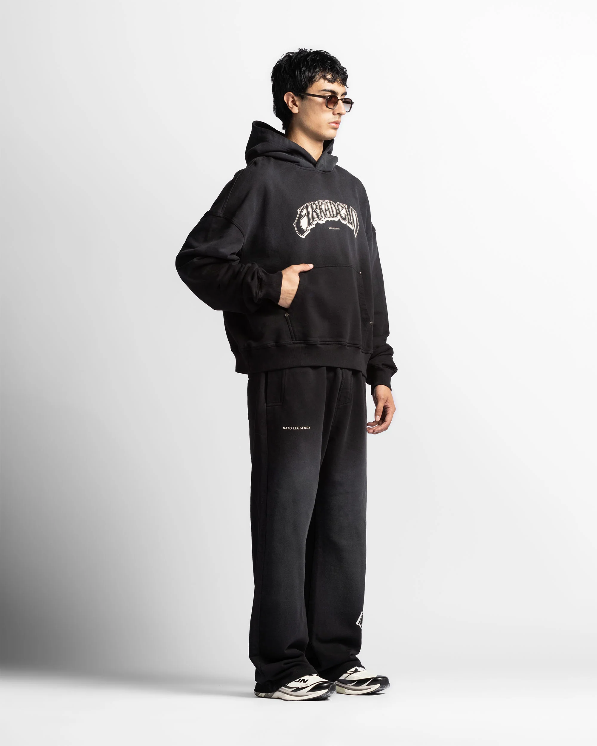 Washed Hoodie Negro Remaches - Image 11
