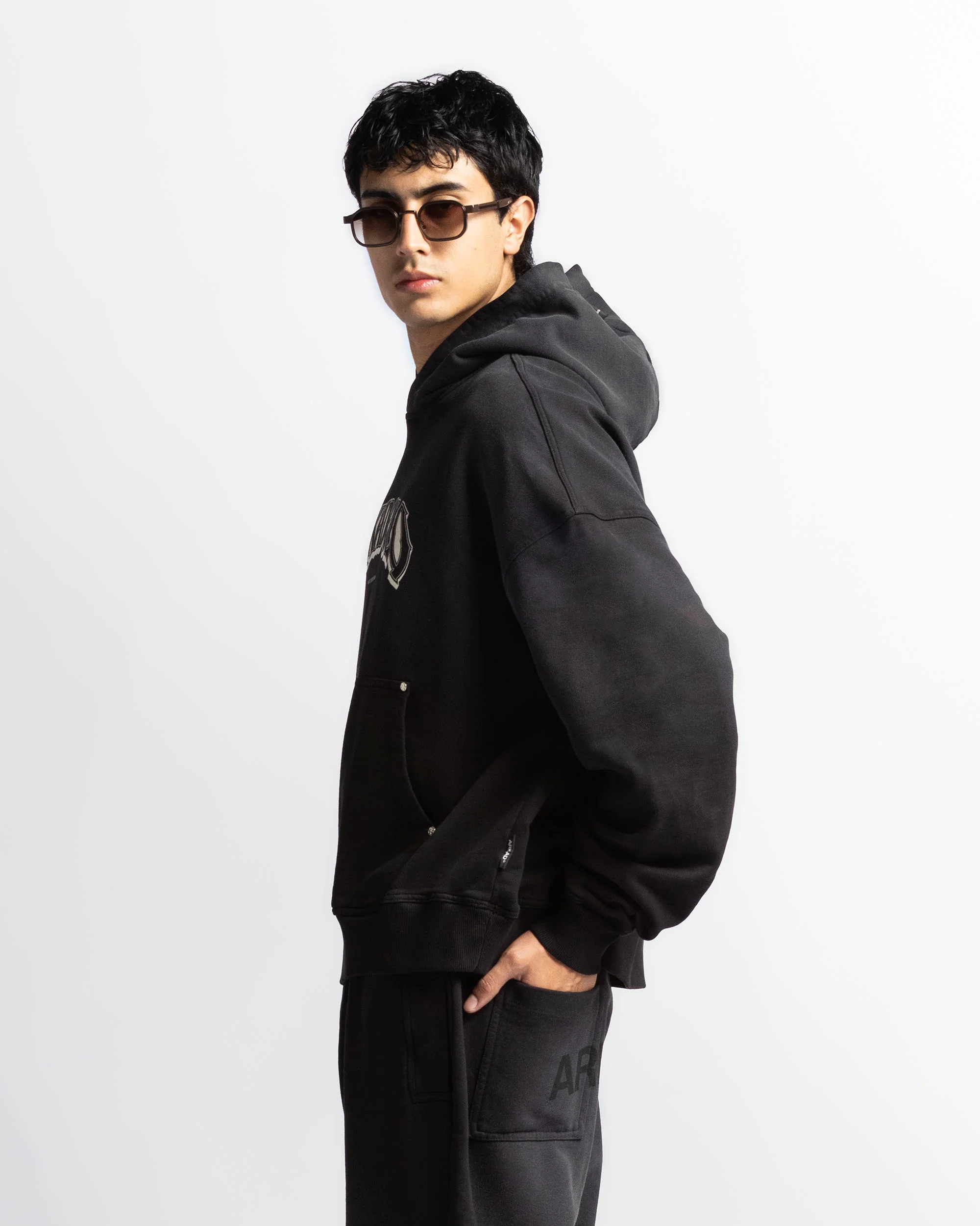 Washed Hoodie Negro Remaches - Image 6