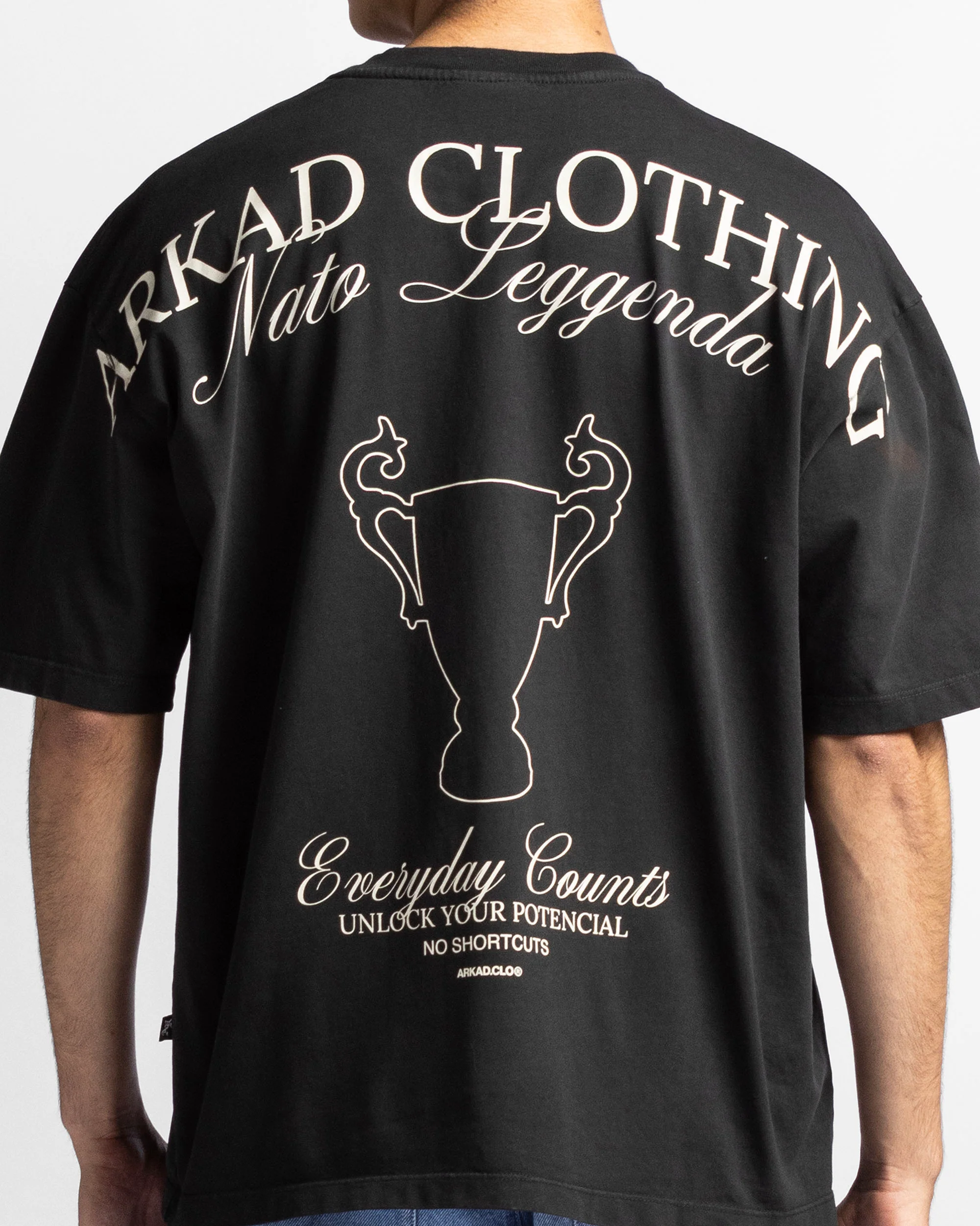 Washed Tshirt Oversize Negra Trophy - Image 11
